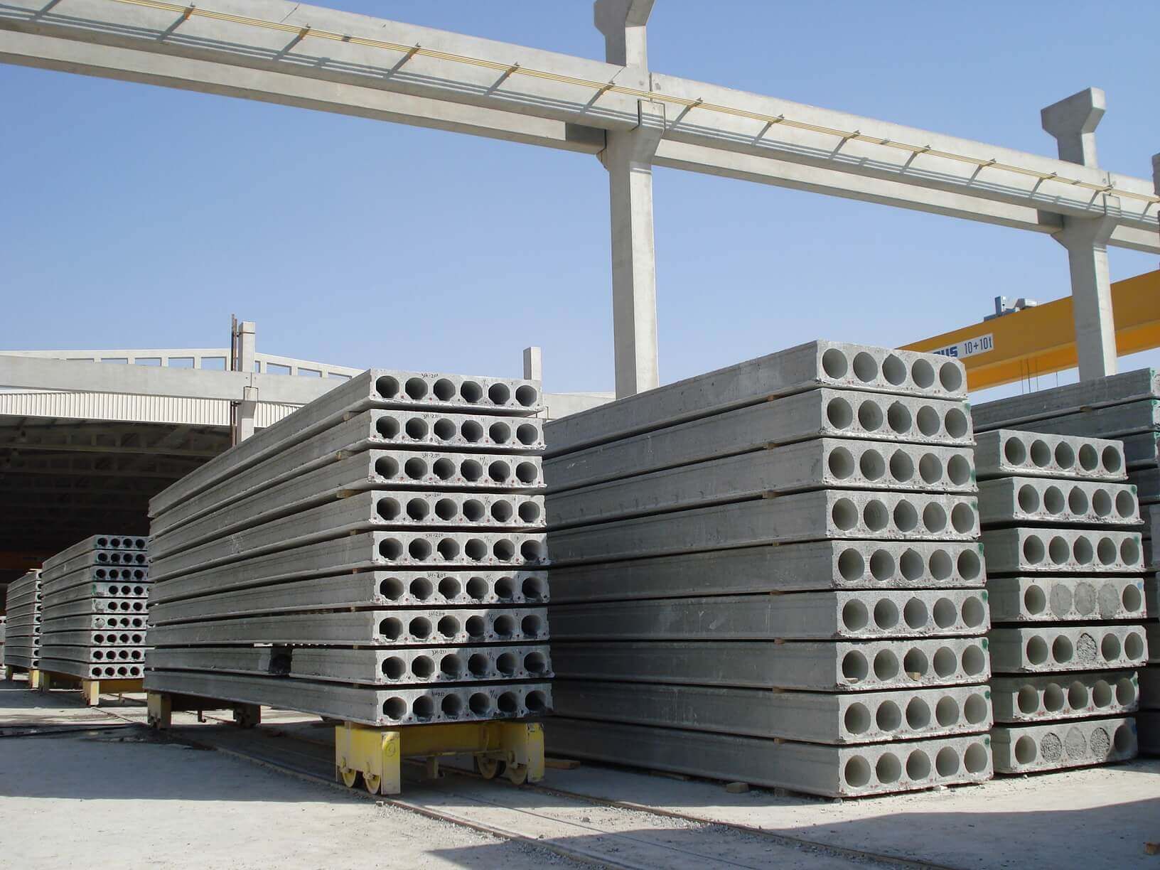 Precast concrete wall panel